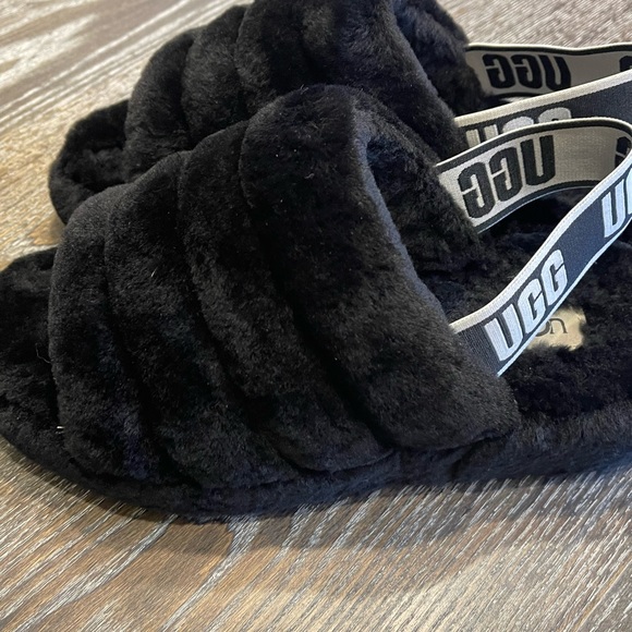 Ugg Black Fuzzy Sandals/Slippers-Sz-6 - Picture 3 of 9